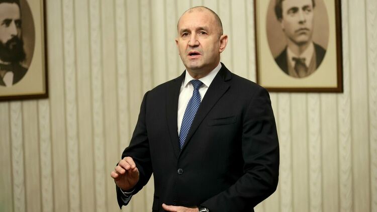 Радев дава третия мандат на &bdquo;Алианс за права и свободи&ldquo; на Ахмед Доган