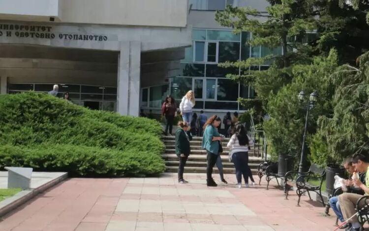 Целта им е да направят студентското кредитиране по-достъпно.