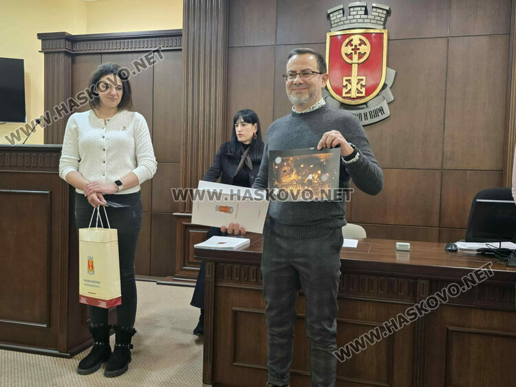 Наградиха победителите в Четвъртия фотоконкурс &bdquo;Хасково&nbsp;&ndash; светла коледна приказка&ldquo; 2025