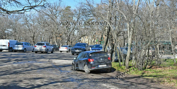 Паркирана кола се запали край езерото в &bdquo;Кенана&ldquo; 