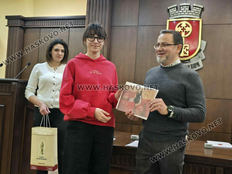 Наградиха победителите в Четвъртия фотоконкурс &bdquo;Хасково&nbsp;&ndash; светла коледна приказка&ldquo; 2025