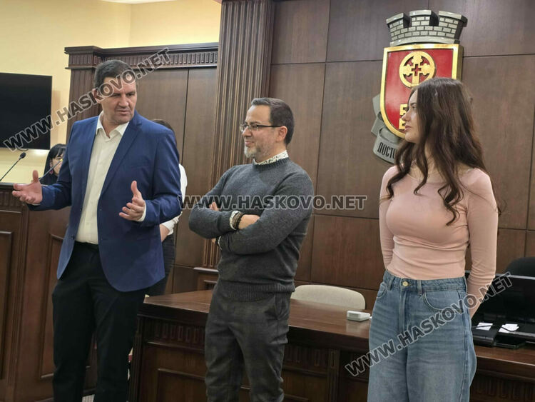 Наградиха победителите в Четвъртия фотоконкурс &bdquo;Хасково&nbsp;&ndash; светла коледна приказка&ldquo; 2025