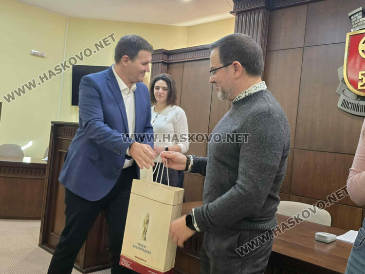 Наградиха победителите в Четвъртия фотоконкурс &bdquo;Хасково&nbsp;&ndash; светла коледна приказка&ldquo; 2025