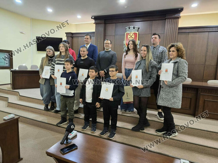 Наградиха победителите в Четвъртия фотоконкурс &bdquo;Хасково&nbsp;&ndash; светла коледна приказка&ldquo; 2025