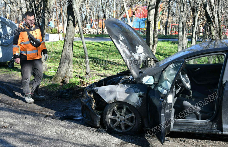 Паркирана кола се запали край езерото в &bdquo;Кенана&ldquo; 