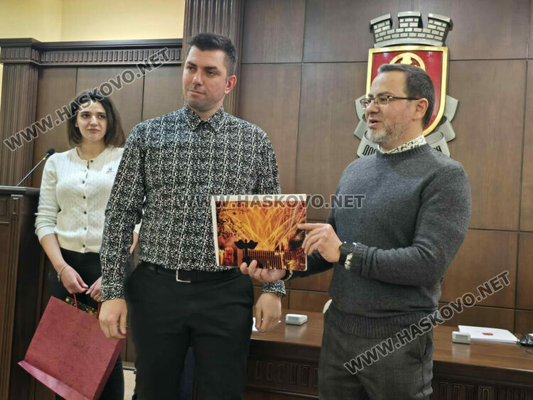 Наградиха победителите в Четвъртия фотоконкурс &bdquo;Хасково&nbsp;&ndash; светла коледна приказка&ldquo; 2025