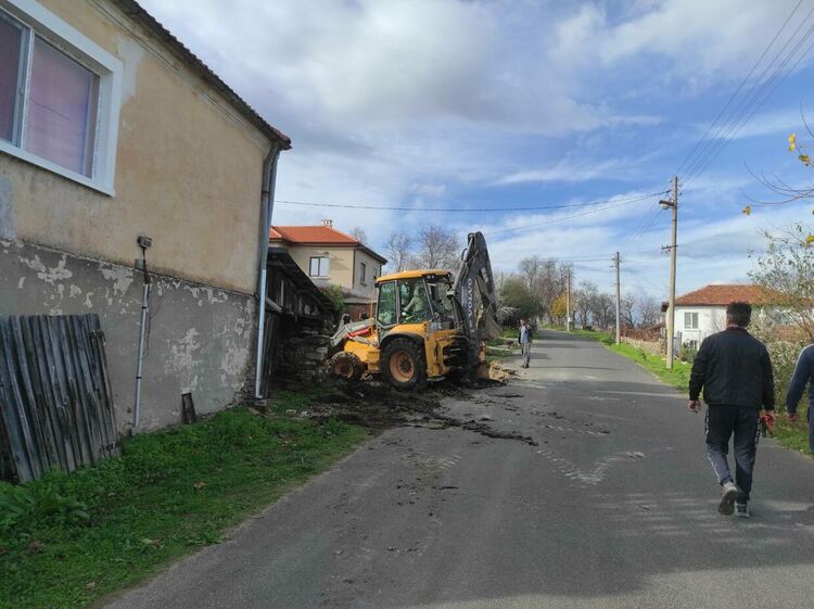 Започна реставрацията на една от основните чешми в село Хухла