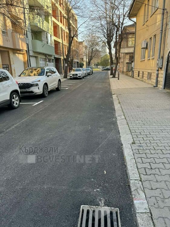 Сложни упражнения за паркиране с новите паркоместа на ул."Антим I"