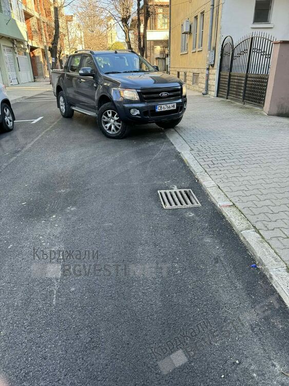 Сложни упражнения за паркиране с новите паркоместа на ул."Антим I"