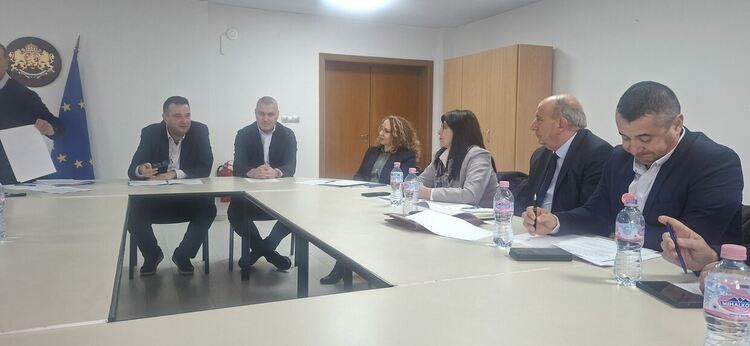 Областният управител свика координационния център по еврото-изводът първоначалния шок е отминал!