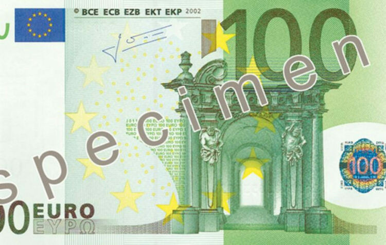 Разследват в Момчилград  38-годишен платил фураж с копие на банкнота от сто евро