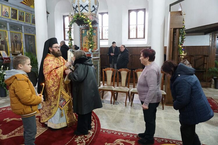 Митрополит Киприян отслужи литургия на Атанасовден в Харманли