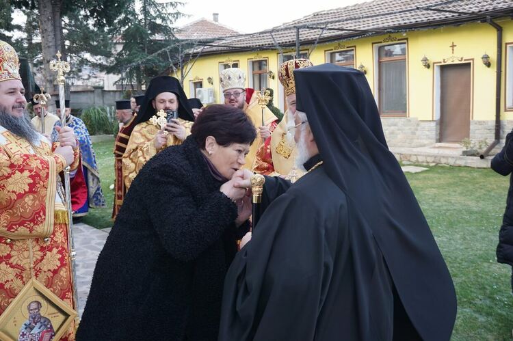 Митрополит Киприян отслужи литургия на Атанасовден в Харманли