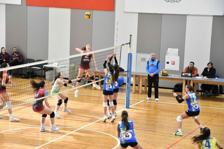 Девойките на волейболния &bdquo;Раковски&ldquo; с чиста победа срещу &bdquo;Казанлък волей&ldquo;
