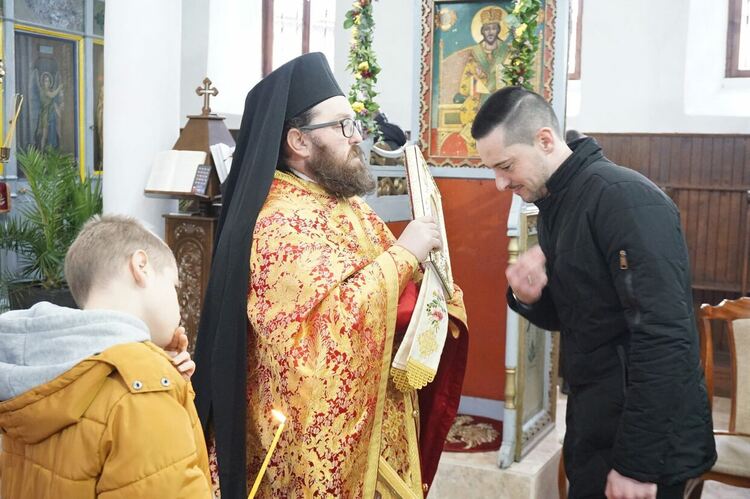 Митрополит Киприян отслужи литургия на Атанасовден в Харманли