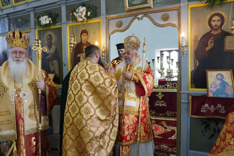 Митрополит Киприян отслужи литургия на Атанасовден в Харманли