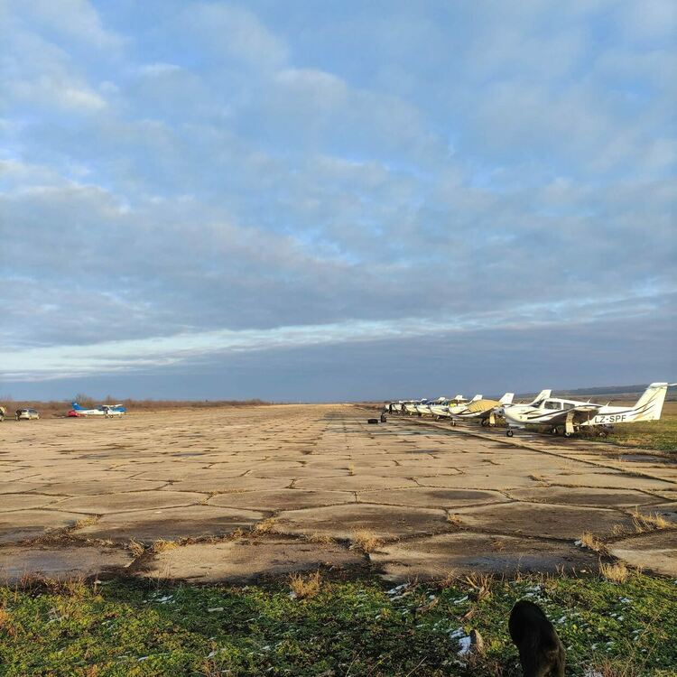 Снимки: Авиоклуб Хасково