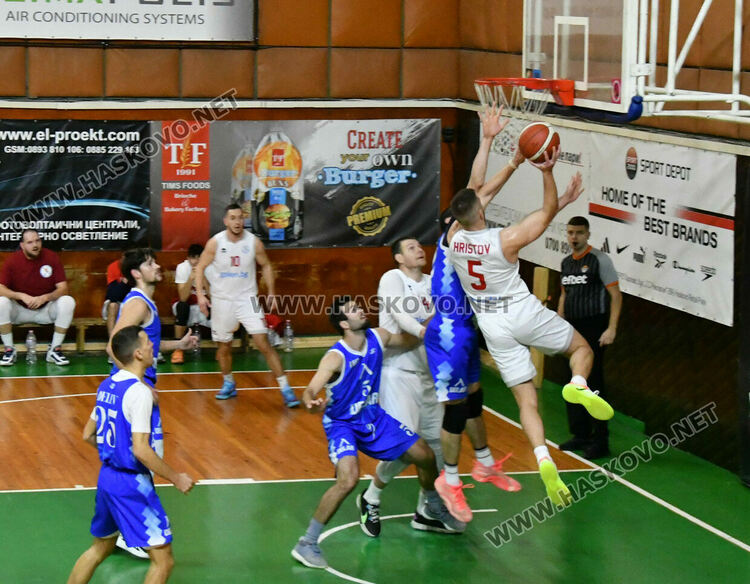 Баскетболният &bdquo;Хасково&ldquo; с обрат срещу &bdquo;Левски&ldquo;