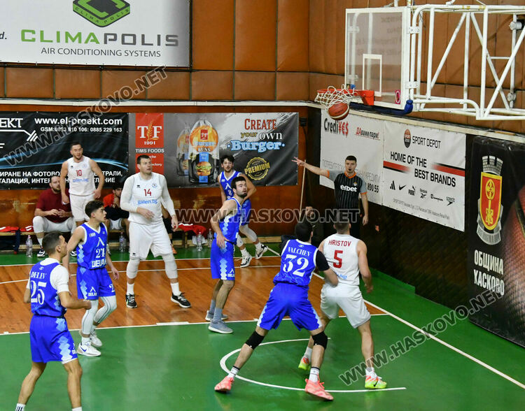 Баскетболният &bdquo;Хасково&ldquo; с обрат срещу &bdquo;Левски&ldquo;