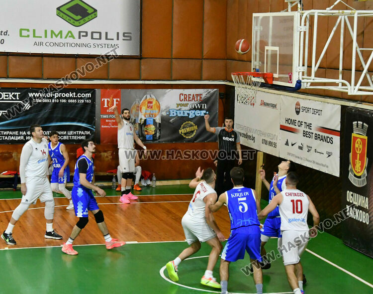Баскетболният &bdquo;Хасково&ldquo; с обрат срещу &bdquo;Левски&ldquo;