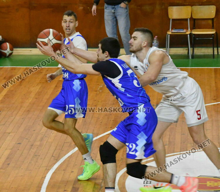 Баскетболният &bdquo;Хасково&ldquo; с обрат срещу &bdquo;Левски&ldquo;