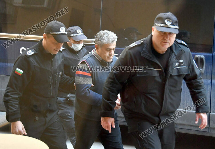 Задържаха издирван водач на автобус със стоки менте за близо 150 000 евро