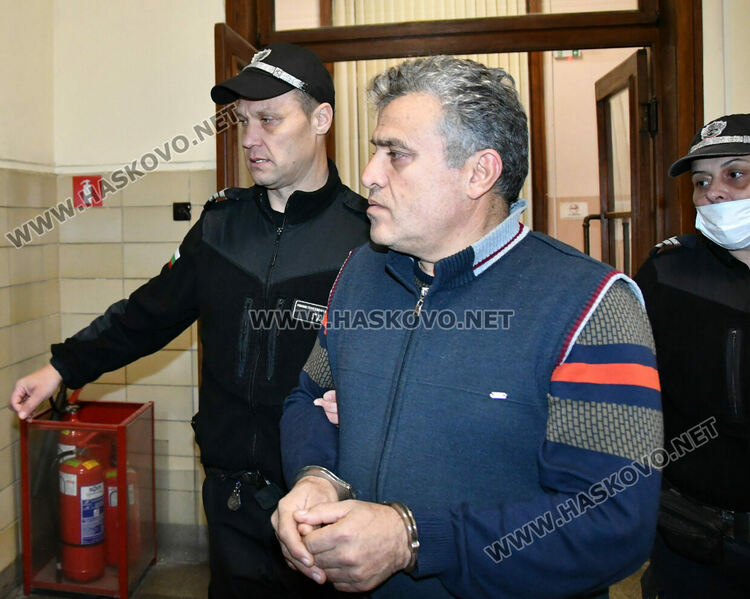 Задържаха издирван водач на автобус със стоки менте за близо 150 000 евро