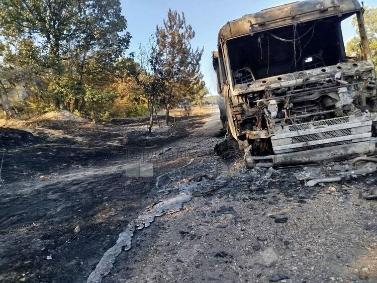 Непълнолетна ученичка изпепели камион с 400 бали слама,подпали го с обикновена жълта запалка