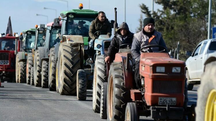 След блокадите: Мицотакис и фермерите отново на масата за преговори