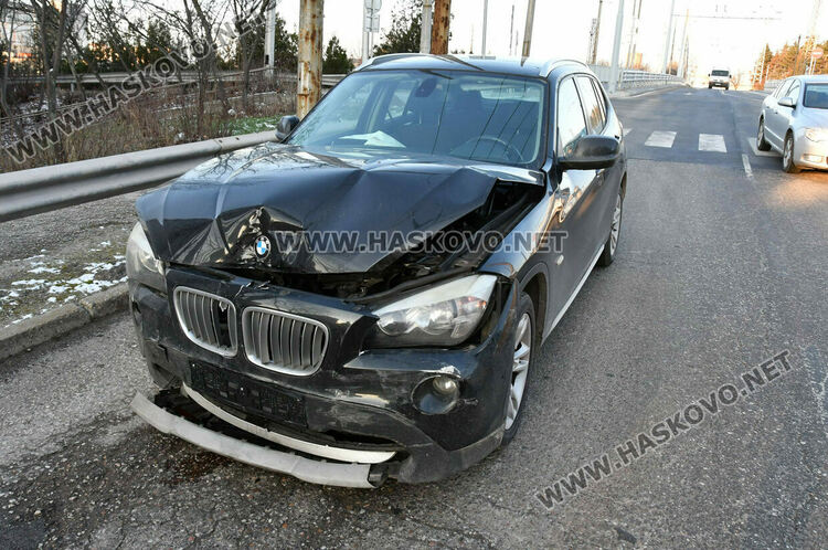 Мерцедес и БМВ катастрофираха на детелината в квартал &bdquo;Орфей&ldquo;