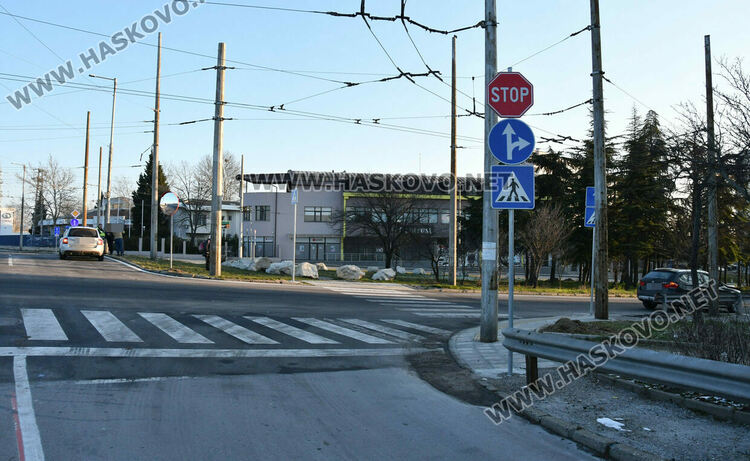 Мерцедес и БМВ катастрофираха на детелината в квартал &bdquo;Орфей&ldquo;