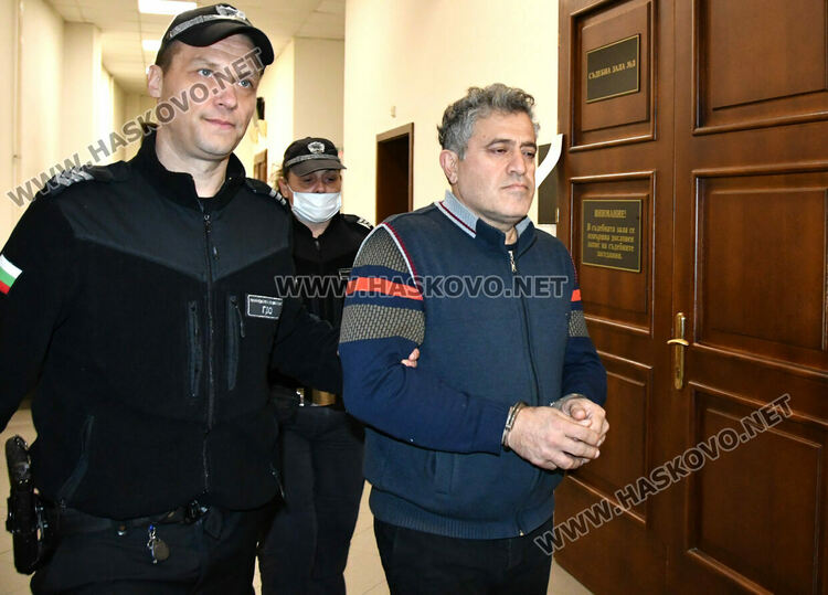 Задържаха издирван водач на автобус със стоки менте за близо 150 000 евро