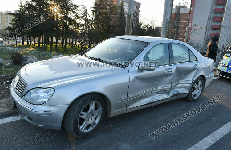 Мерцедес и БМВ катастрофираха на детелината в квартал &bdquo;Орфей&ldquo;