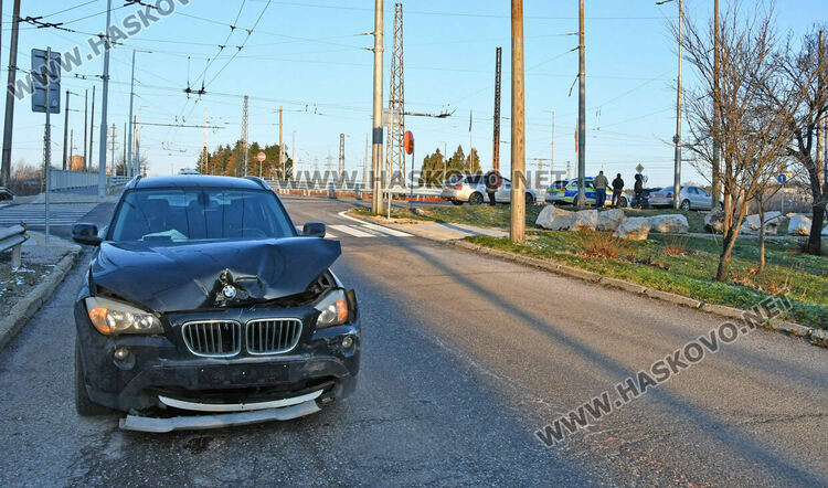 Мерцедес и БМВ катастрофираха на детелината в квартал &bdquo;Орфей&ldquo;