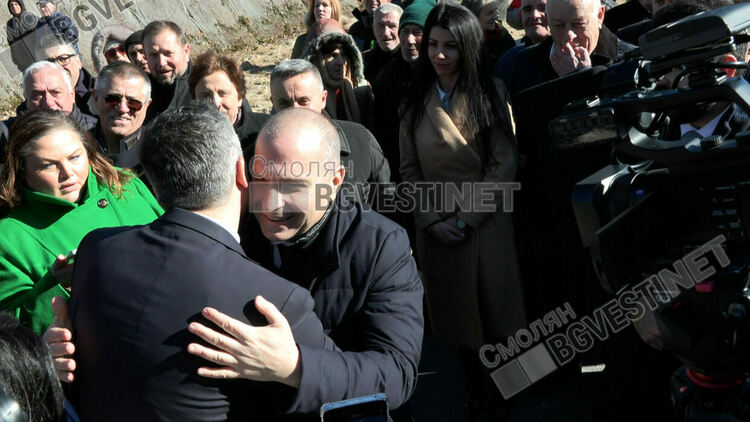 След 30 години чакане: Рудозем &ndash; Димарио отворен без официална церемония от българска страна / Галерия/