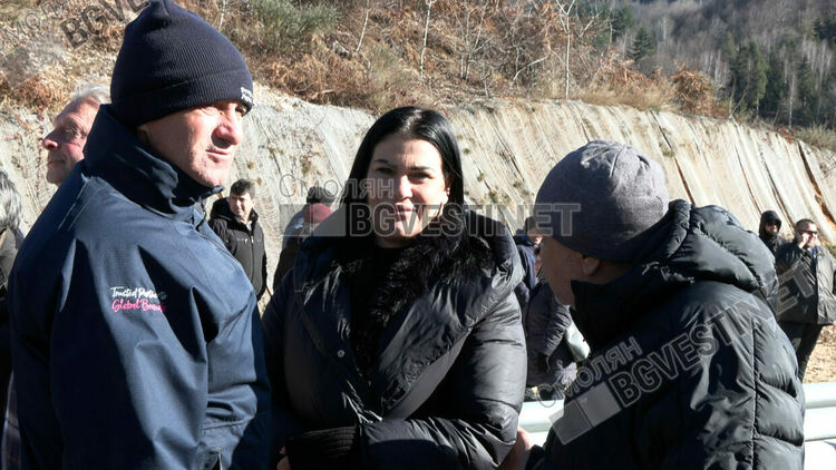 След 30 години чакане: Рудозем &ndash; Димарио отворен без официална церемония от българска страна / Галерия/