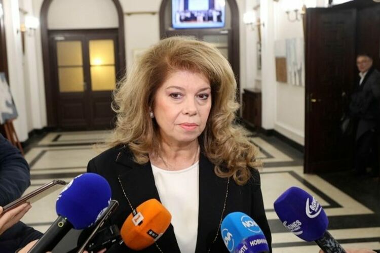 Йотова става първата жена президент и ще назначава служебен премиер