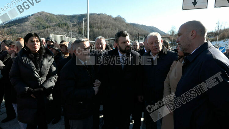 След 30 години чакане: Рудозем &ndash; Димарио отворен без официална церемония от българска страна / Галерия/