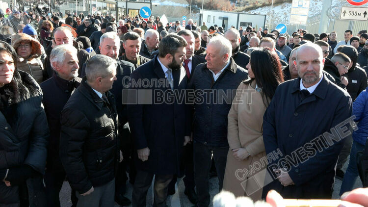 След 30 години чакане: Рудозем &ndash; Димарио отворен без официална церемония от българска страна / Галерия/