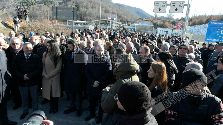 След 30 години чакане: Рудозем &ndash; Димарио отворен без официална церемония от българска страна / Галерия/
