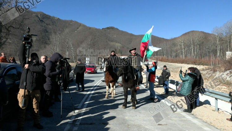 След 30 години чакане: Рудозем &ndash; Димарио отворен без официална церемония от българска страна / Галерия/