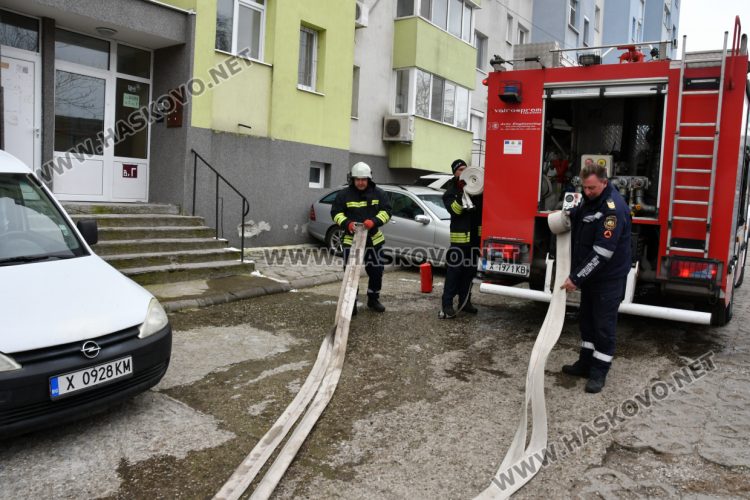 Сигнал за пожар в апартамент вдигна на крак екипи на пожарната, полицията и медици