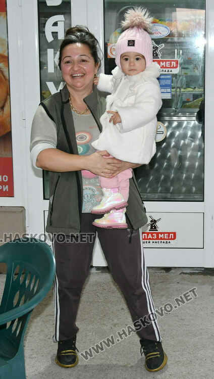 Пъстър и весел Бабинден в Узунджово, радват се на бебета и деца