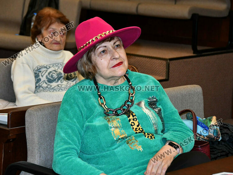 Светлна Николава представи най-новата си книга &bdquo;Очите на Марта&ldquo; в Хасково