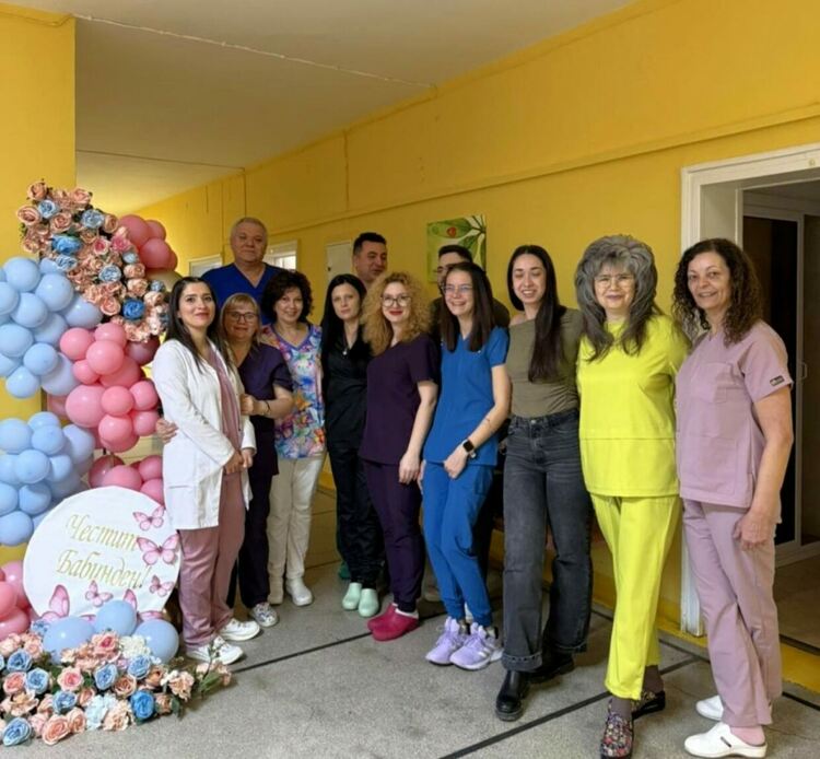 Акушеро-гинекологичното отделение към асеновградската болница отпразнува тържествено Бабинден 