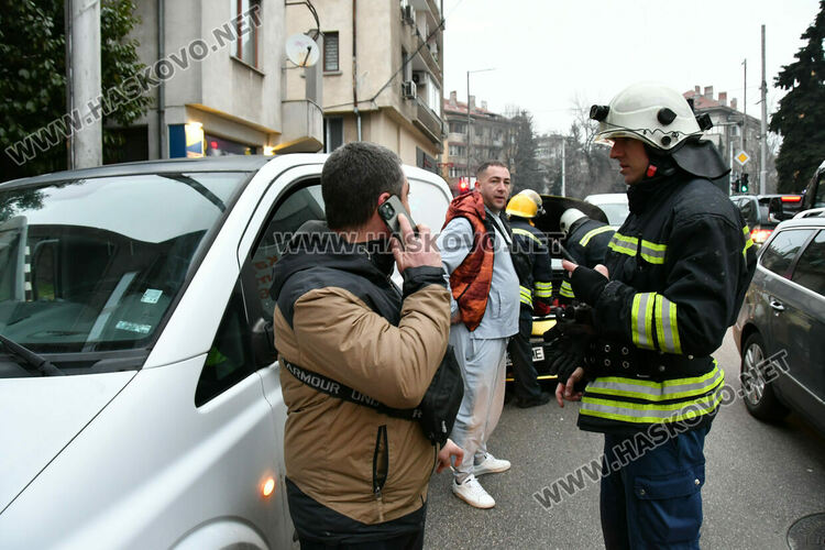 Три коли катастрофираха на бул. &bdquo;Съединение&ldquo; в Хасково