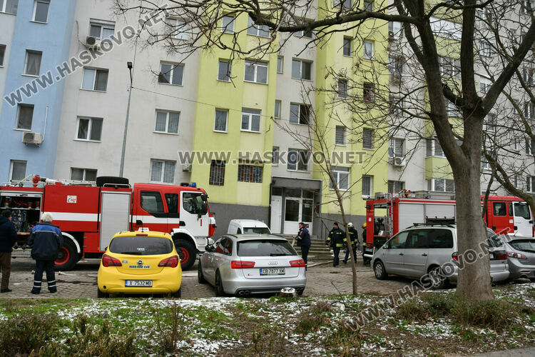 Сигнал за пожар в апартамент вдигна на крак екипи на пожарната, полицията и медици