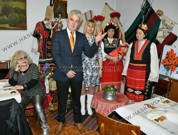 Тракийци пресъздадоха обичая &bdquo;Подливане&ldquo; на Бабинден