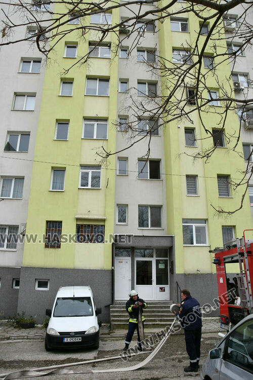 Сигнал за пожар в апартамент вдигна на крак екипи на пожарната, полицията и медици