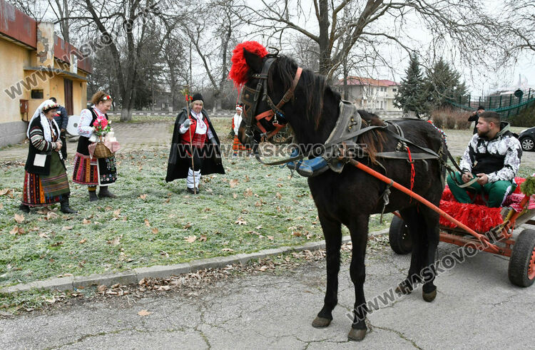 Пъстър и весел Бабинден в Узунджово, радват се на бебета и деца